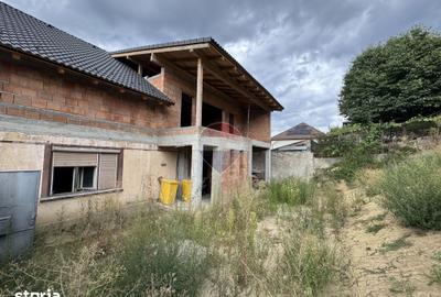 Casă cu 6 camere cu Teren 599 Mp în Vitrometan