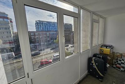 Apartament cu 3 camere semidecomandat în Ștefan cel Mare