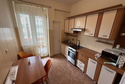 Apartament cu 3 camere decomandat în Central - 1