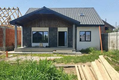 Casă cu 4 camere cu Teren 400 Mp în Cazasu - 2