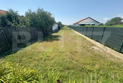 Teren de 2700 mp, în Vinerea