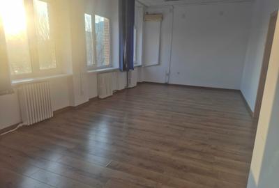 Spațiu comercial, de 27 mp, în Central