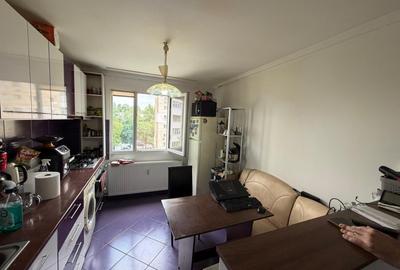 Apartament cu 2 camere semidecomandat în Apărătorii Patriei - 1