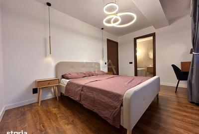 Apartament cu 3 camere semidecomandat în Parcul Carol