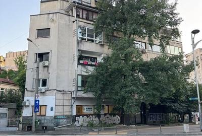 Apartament cu 3 camere semidecomandat în Victoriei