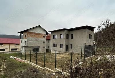Casă cu Teren 374 Mp în Central - 2