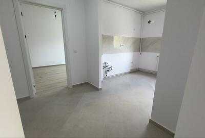 Apartament cu 2 camere decomandat în Tractorul