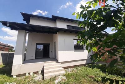 Casă cu 4 camere în Remetea Mare