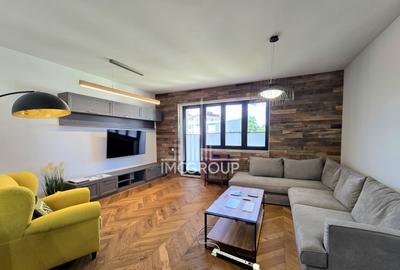 Apartament cu 4 camere semidecomandat, mobilat în Central