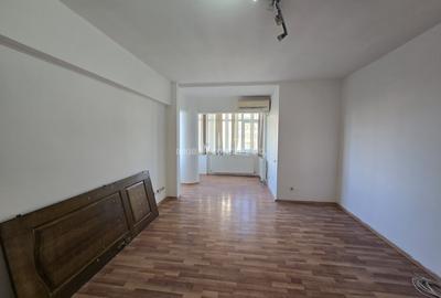 Apartament cu 3 camere decomandat în P-ța Mihai Viteazu