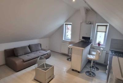 Apartament cu 2 camere decomandat în Florilor