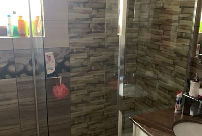 Casă cu 4 camere cu Teren 1000 Mp în Central - 1