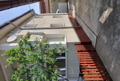 Casă cu 8 camere cu Teren 750 Mp în Tache