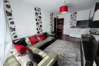 Apartament cu 3 camere decomandat, mobilat în Decebal