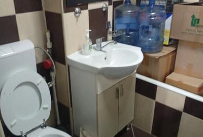Spațiu comercial, de 50 mp, în Central - 3