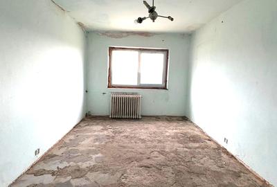 Apartament cu 3 camere decomandat în Exterior Vest