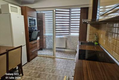 Apartament cu 3 camere decomandat în Vasile Aaron