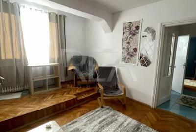 Apartament cu 3 camere semidecomandat în Giulești