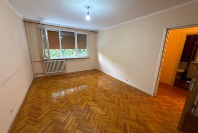 Apartament cu 3 camere semidecomandat în Drumul Taberei