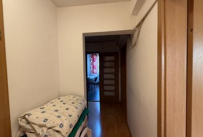 Apartament cu 3 camere decomandat, mobilat în Drumul Taberei