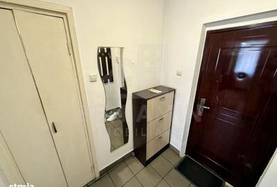 Apartament cu 2 camere semidecomandat în Craiovița Nouă