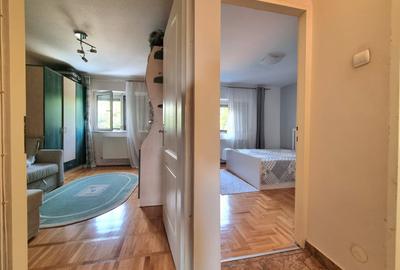 Apartament cu 3 camere decomandat, mobilat în Bistrița Lac