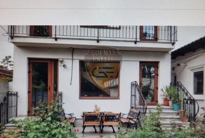 Apartament cu 3 camere decomandat, mobilat în Palazu Mare