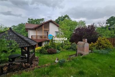Casă individuală cu 7 camere cu Teren 1000 Mp în Bucium