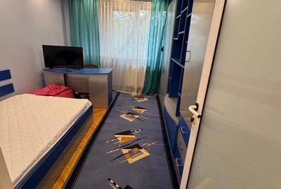 Apartament cu 3 camere decomandat, mobilat în Titan