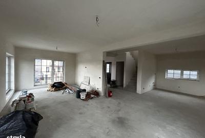 Casă cu 4 camere în Aiton