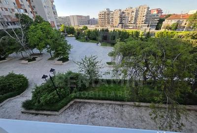 Apartament cu 4 camere semidecomandat în Central
