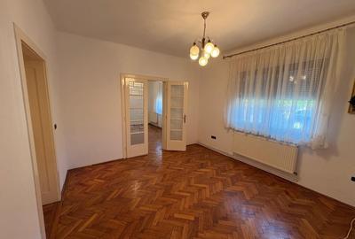 Casă cu 4 camere în Central - 1