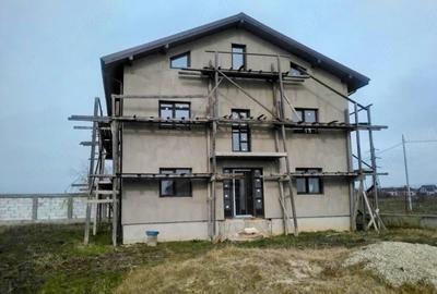 Casă cu Teren 1093 Mp în Central - 7