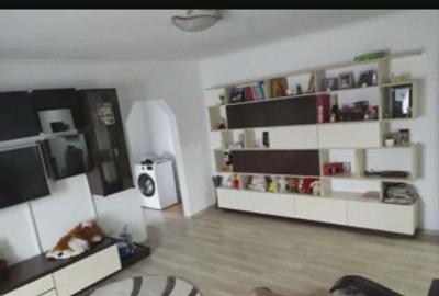 Apartament cu 3 camere semidecomandat în Micro 16 - 1