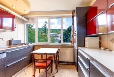 Apartament cu 3 camere semidecomandat în Grigorescu