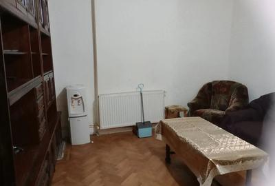 Casă cu 3 camere cu Teren 500 Mp în Central - 1
