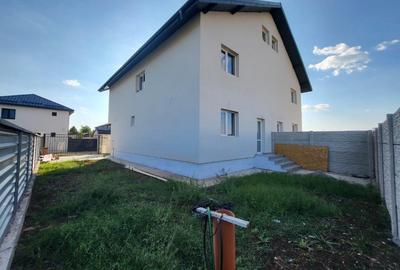 Casă cu 4 camere cu Teren 250 Mp în Central