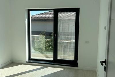 Casă cu 4 camere cu Canalizare în Central - 2