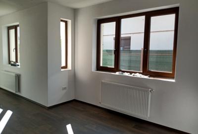 Casă cu 4 camere cu Canalizare în Est - 8
