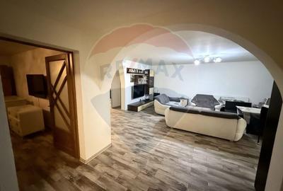 Casă cu 5 camere cu Teren 6117 Mp în Voislova - 7