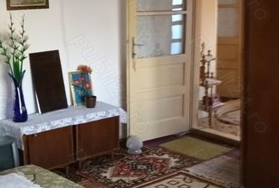 Casă cu 4 camere cu Teren 1184 Mp în Central