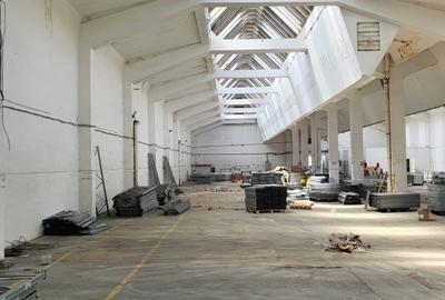 Spațiu industrial, de 1,800 mp, în CET