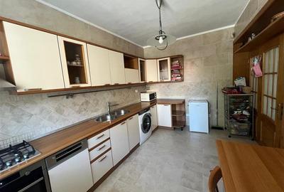 Casă individuală cu 6 camere cu Canalizare în Domenii - 3