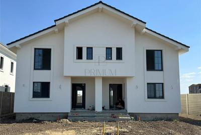 Duplex cu 5 camere cu Canalizare în Moșnița Nouă