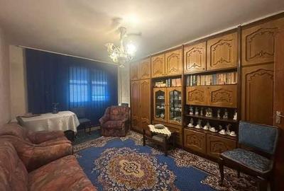 Apartament cu 3 camere decomandat în Titan