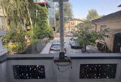 Casă cu 9 camere cu Teren 300 Mp în Eminescu