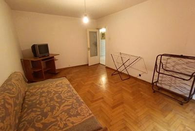 Apartament cu 2 camere decomandat în Republicii