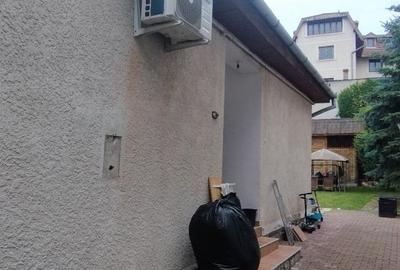 Casă individuală cu 5 camere cu Canalizare în Central