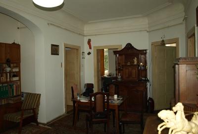 Apartament cu 3 camere semidecomandat în Armeneasca
