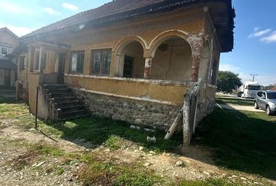 Casă cu Teren 555 Mp în Central - 1